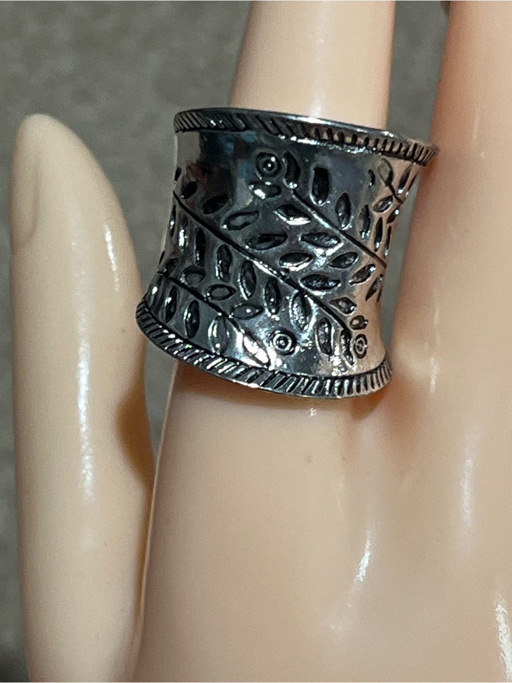Wide Band Ring size 9 (B-87)